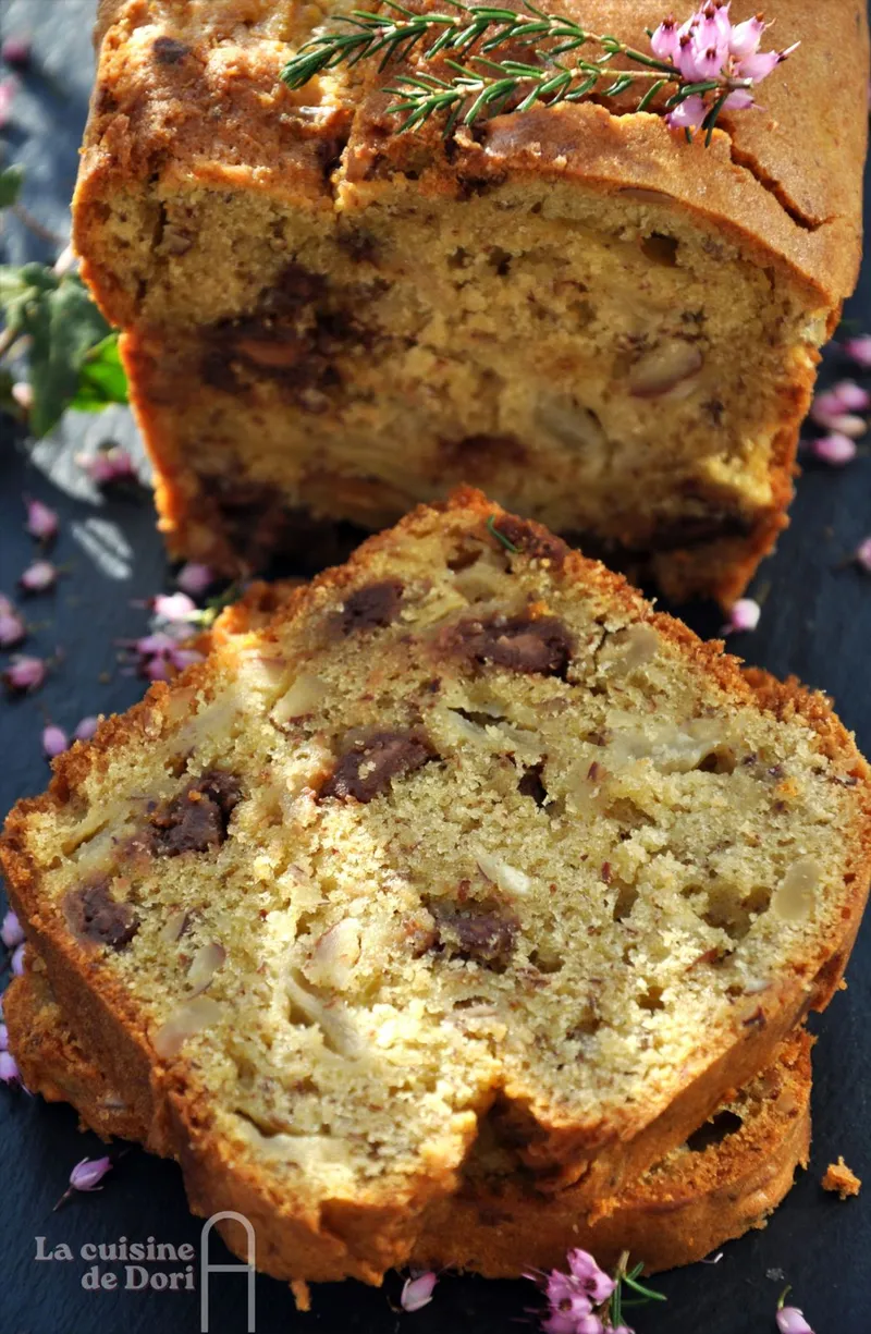 Cake à la poire, noisette et pralinoise