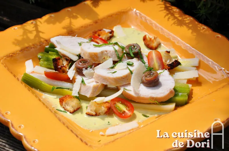Salade de poulet et anchois sur lit de poireaux