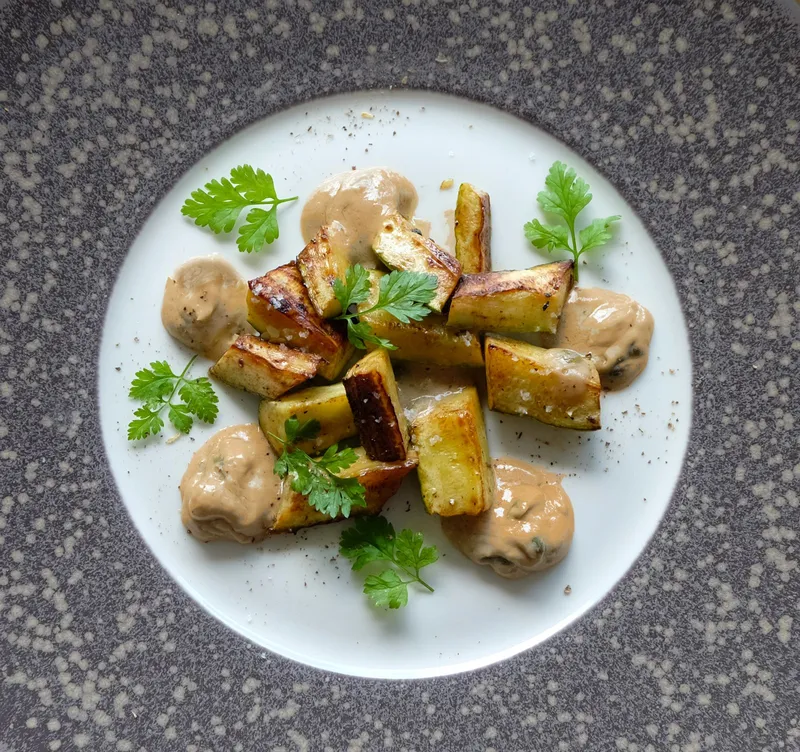 Courgettes mi-cuites, sauce câpres et thon