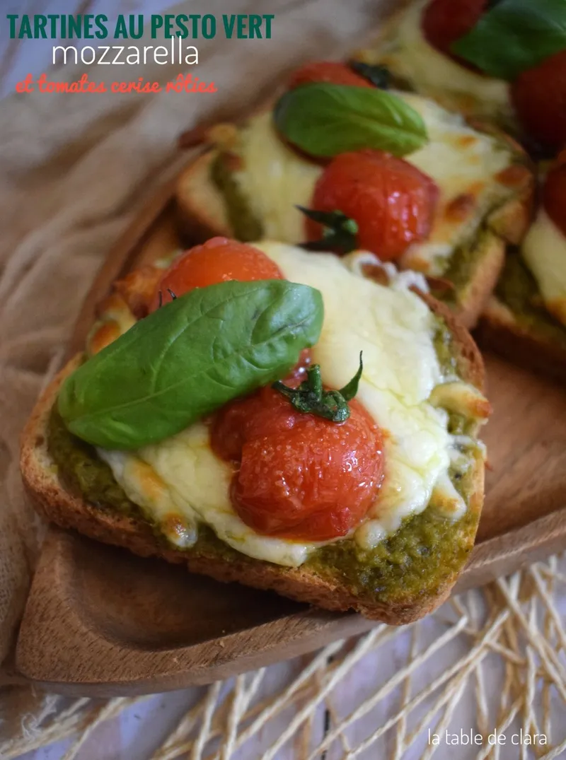Tartines au pesto, mozzarella et tomates cerise rôties