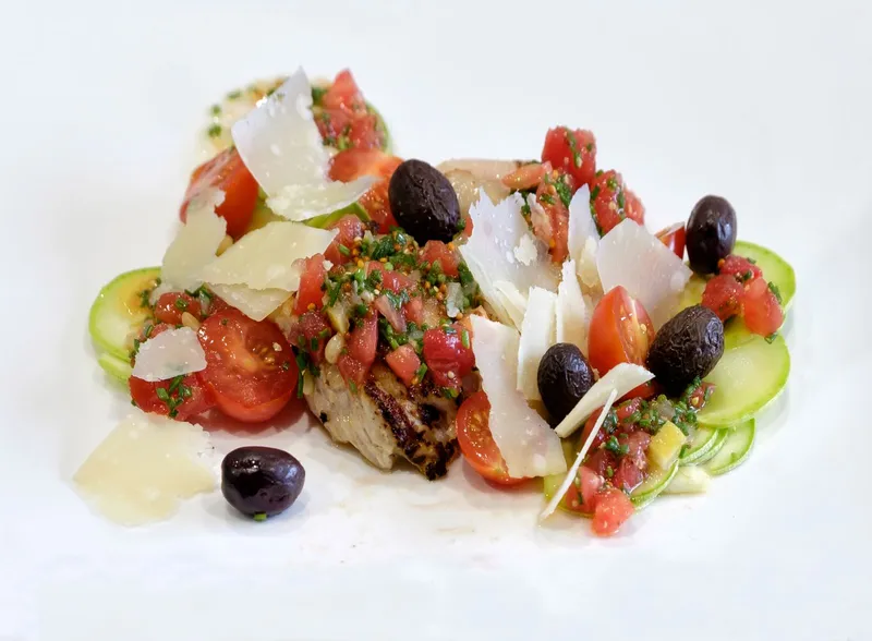 Poulet, recette chaud/froid, légumes crus et parmesan