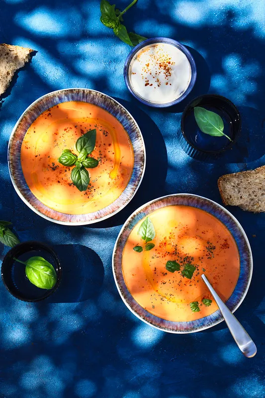 Soupe froide de poivron, pois chiches et yaourt