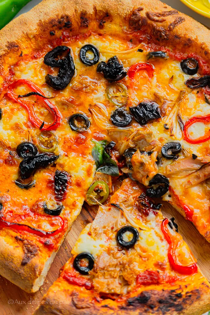 Pizza thon, poivrons et tomates séchées