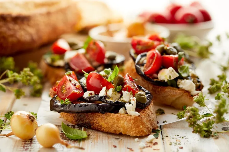 Bruschetta au four italienne aux aubergines grillées