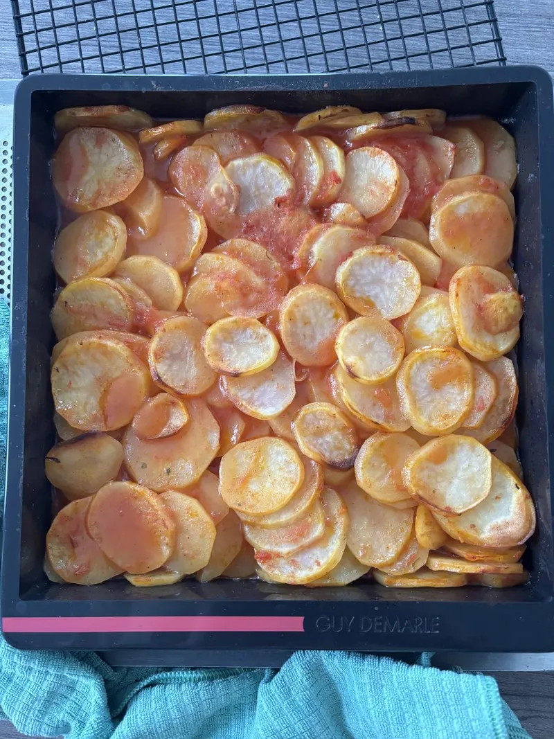 Gratin de pommes de terre à la hongroise.
