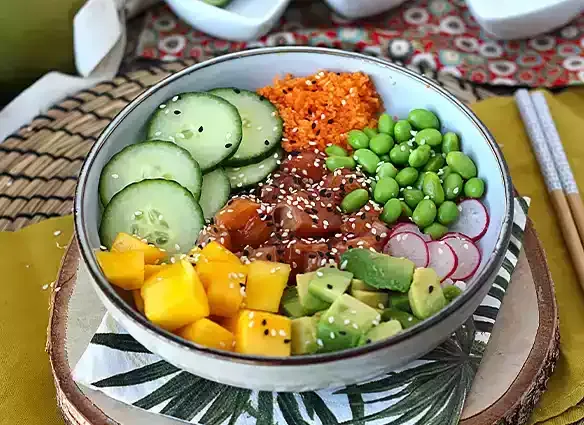 Poké bowl au saumon
