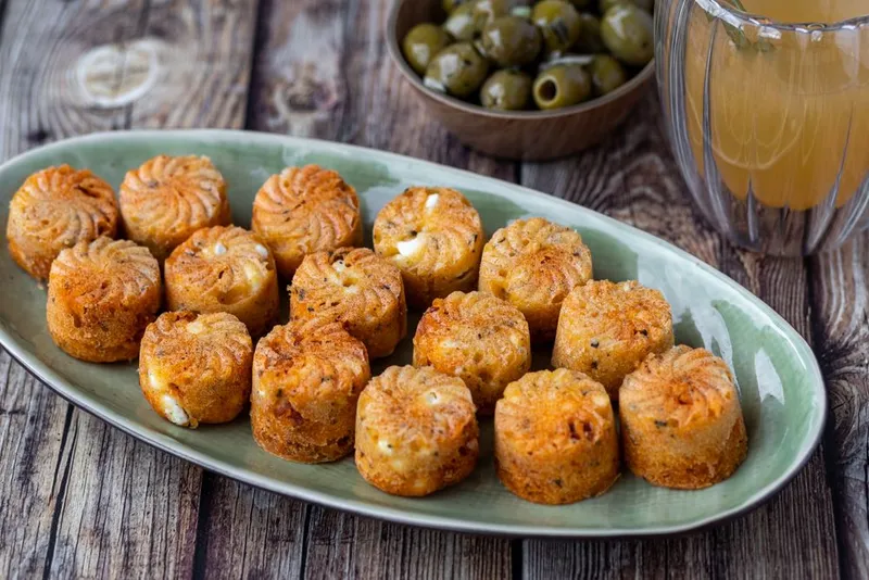 Mini cakes chorizo feta pour l’apéritif