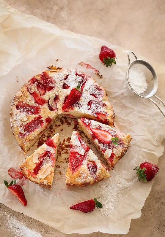 Gâteau italien aux fraises et à la ricotta, léger et rapide