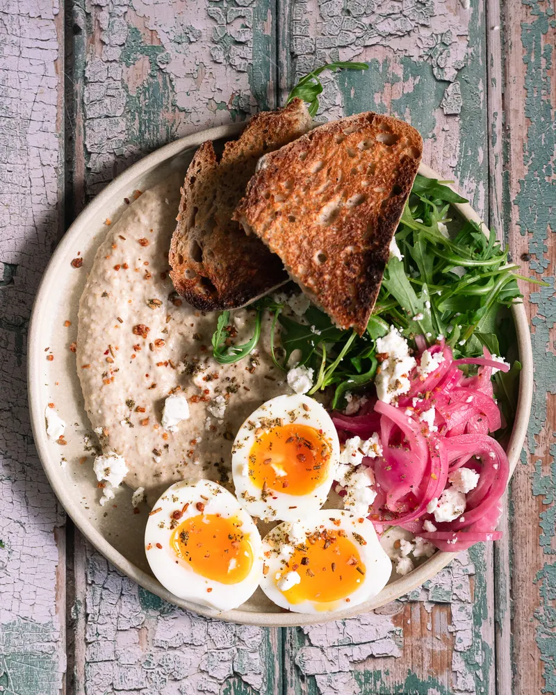 Assiette façon mezze au houmous de lentilles
