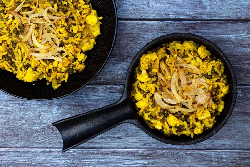 Mujaddara au chou-fleur – Riz, lentilles et oignons caramélisés aux épices