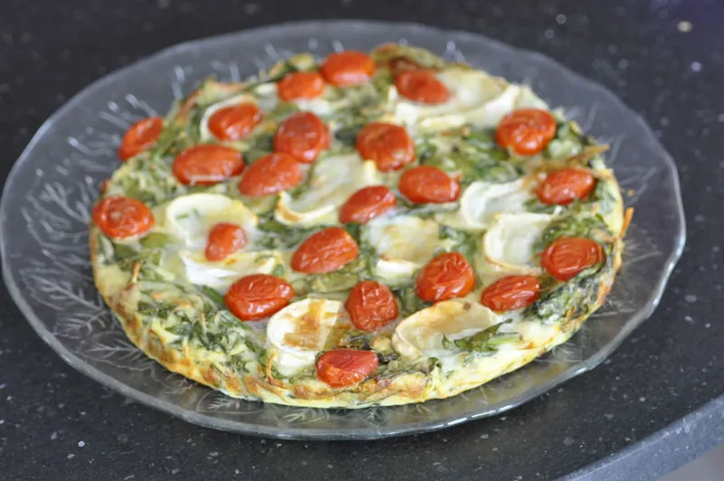 Quiche sans pâte épinard, tomate et chèvre