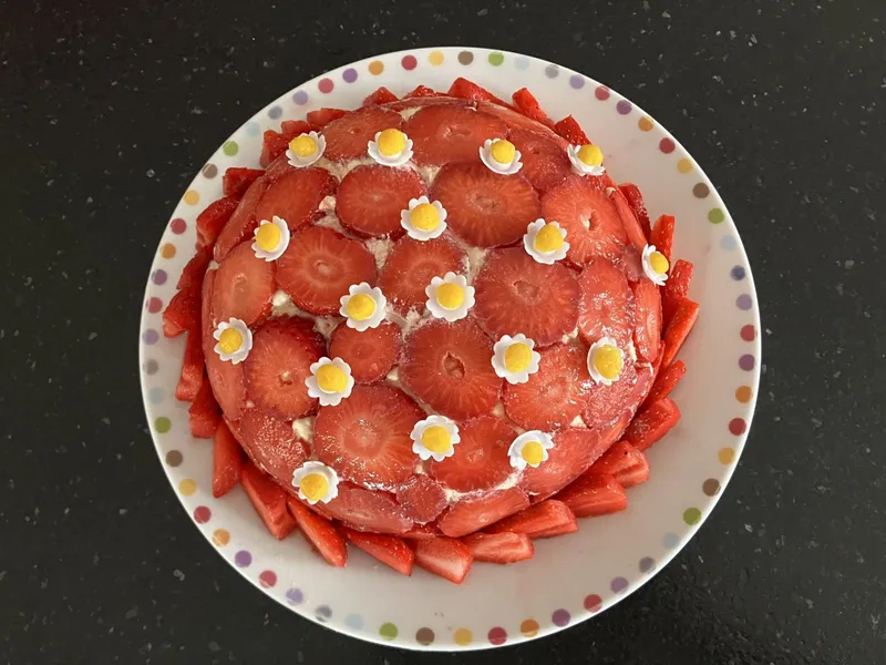 Tiramisu aux fraises comme une bombe