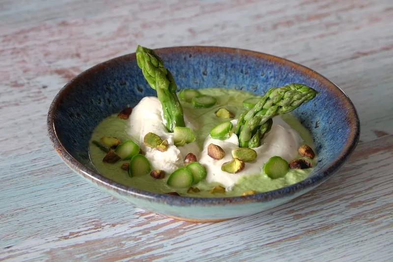 Asperges vertes en 2 façons, crème de chèvre frais