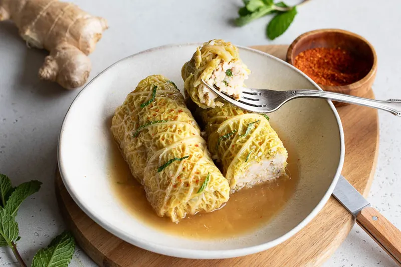 Rouleaux de chou farci menthe et gingembre
