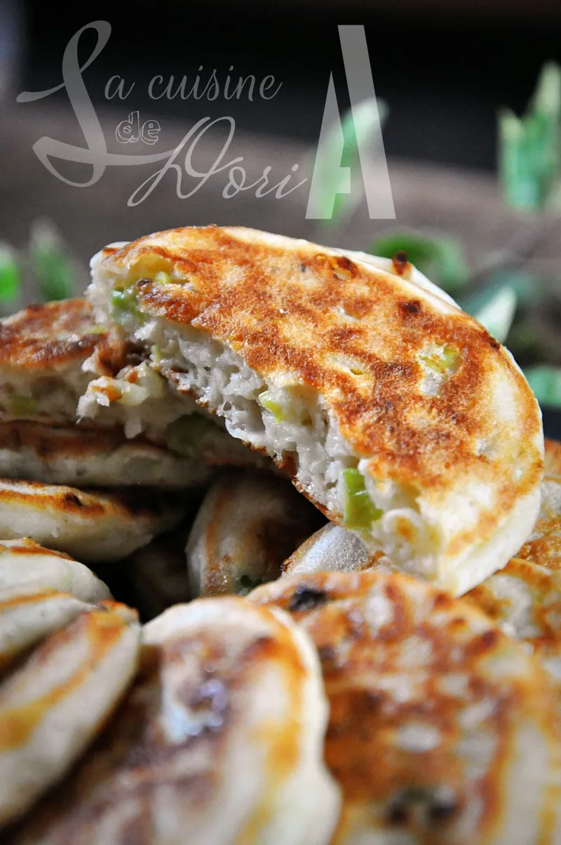 Blinis aux oignons verts et feta