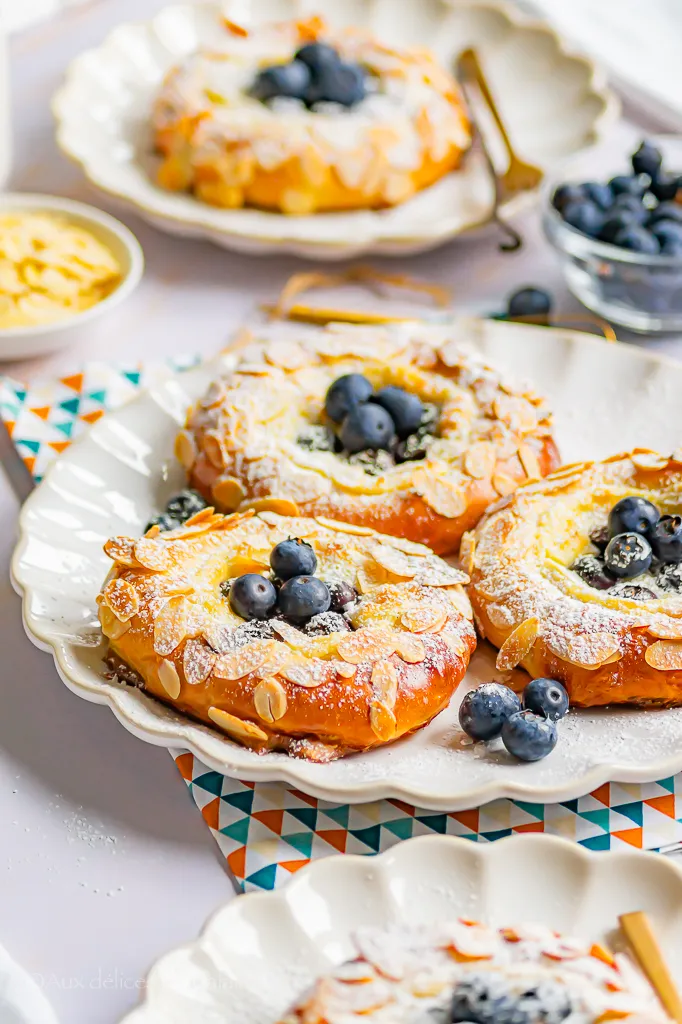 Brioche aux myrtilles et crème pâtissière
