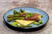Asperges vertes croustillantes à la bresaola