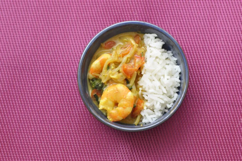 Poêlée de légumes, crevettes et curry