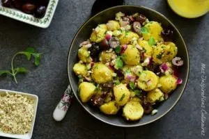 Salade de pomme de terre à la grecque : Une recette savoureuse et estivale
