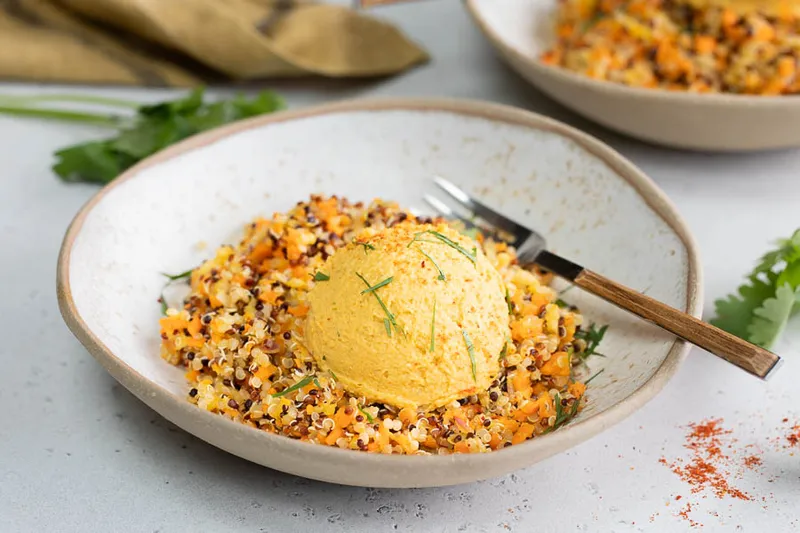 Salade boost carotte, quinoa & houmous