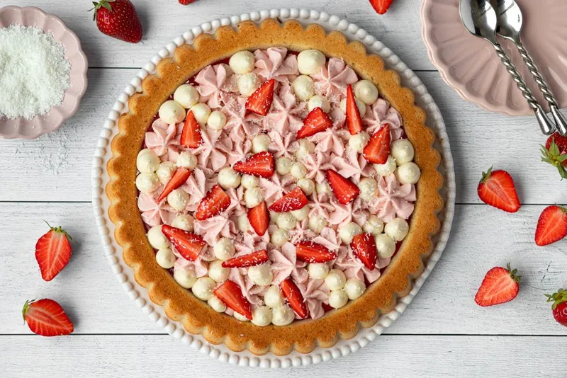 Tarte financier à la noix de coco et fraises