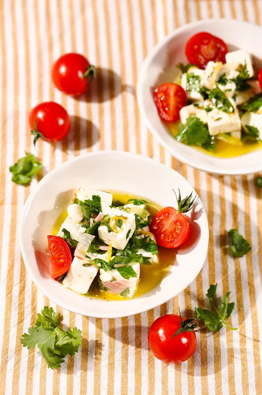 Feta marinée à l’huile d’olive et à la coriandre