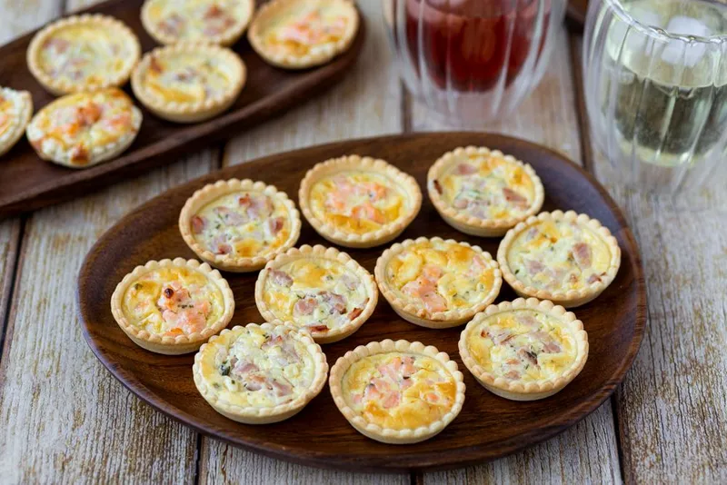 Mini quiches apéritives au Boursin – saumon fumé ou bacon