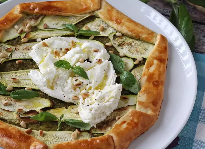 Tarte pesto et courgette : la recette facile qui sent bon l’été !