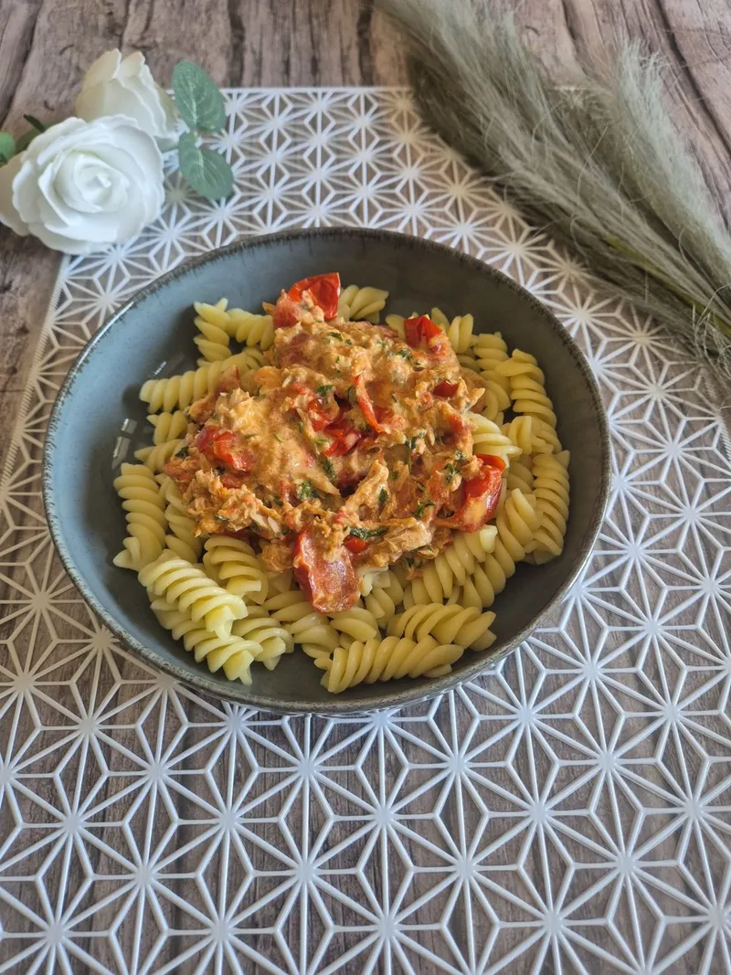 Pâtes sauce au thon et aux tomates cerises