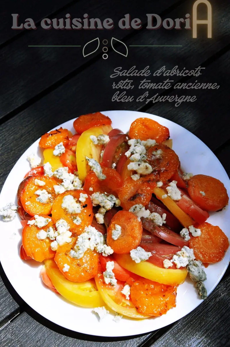 Salade d'abricots rôtis, tomate ancienne, bleu d'Auvergne