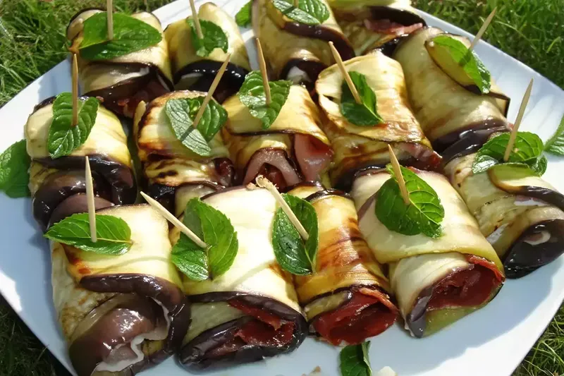 Roulés d'aubergines au jambon fumé