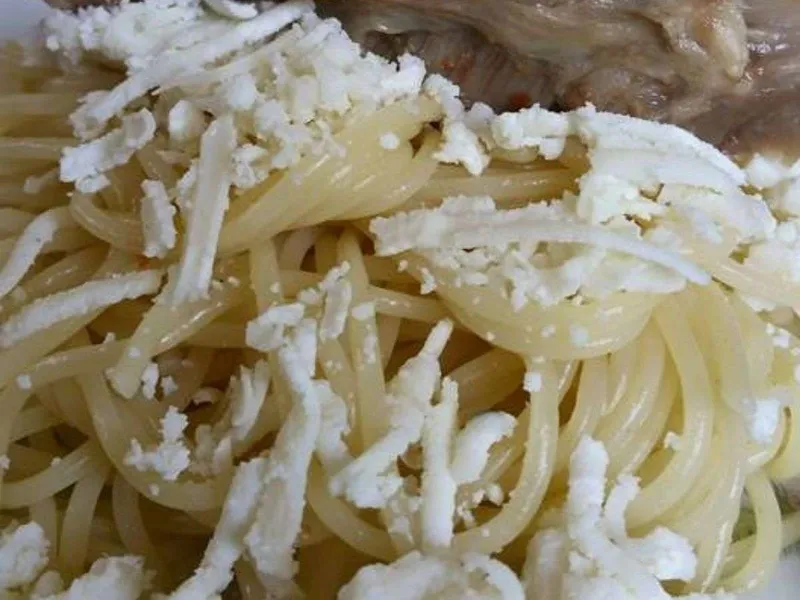Fusilli à l’anthotyro et aux tomates séchées