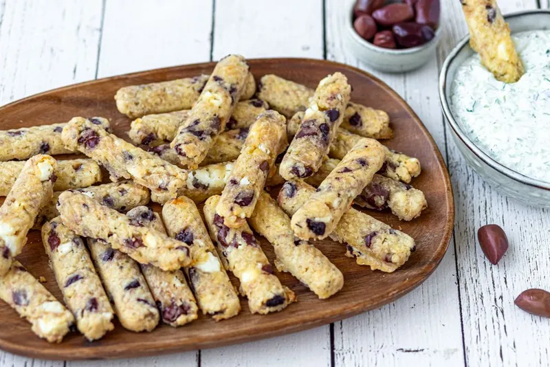 Biscuits apéritifs à la feta et olives