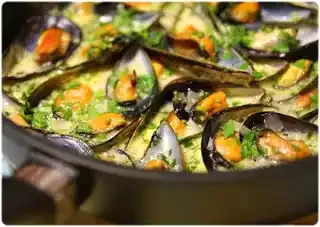 Moules à la crème et au vin blanc