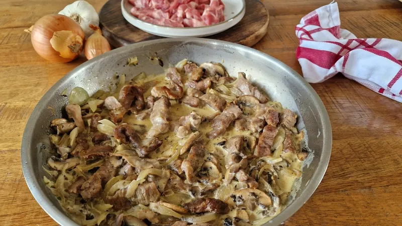 Sauté de porc Label Rouge aux oignons et champignons
