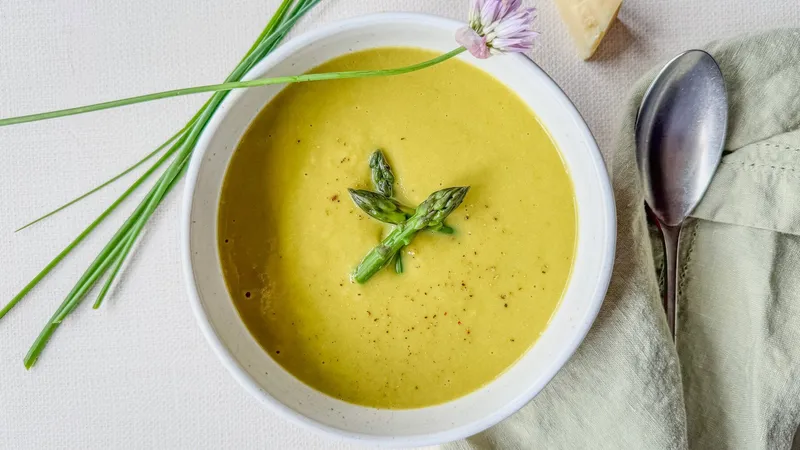 Crème d’asperges et artichauts, sublime (et zéro déchet!)