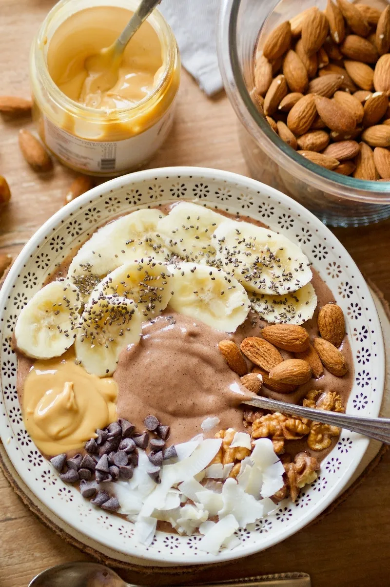 Smoothie bowl chocolat banane healthy
