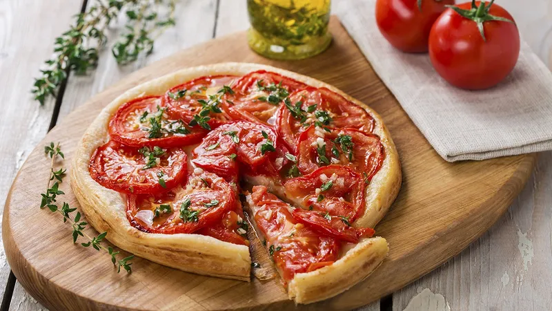 Tarte à la tomate, moutarde et herbes de Provence
