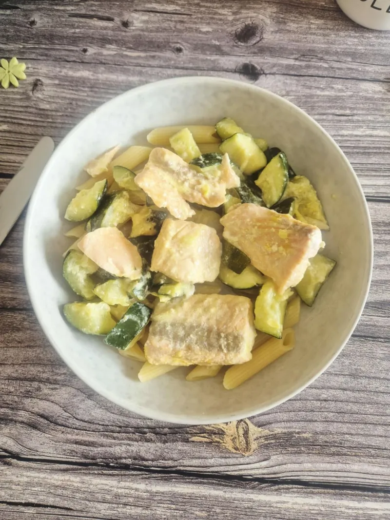 Pâtes au saumon et aux courgettes