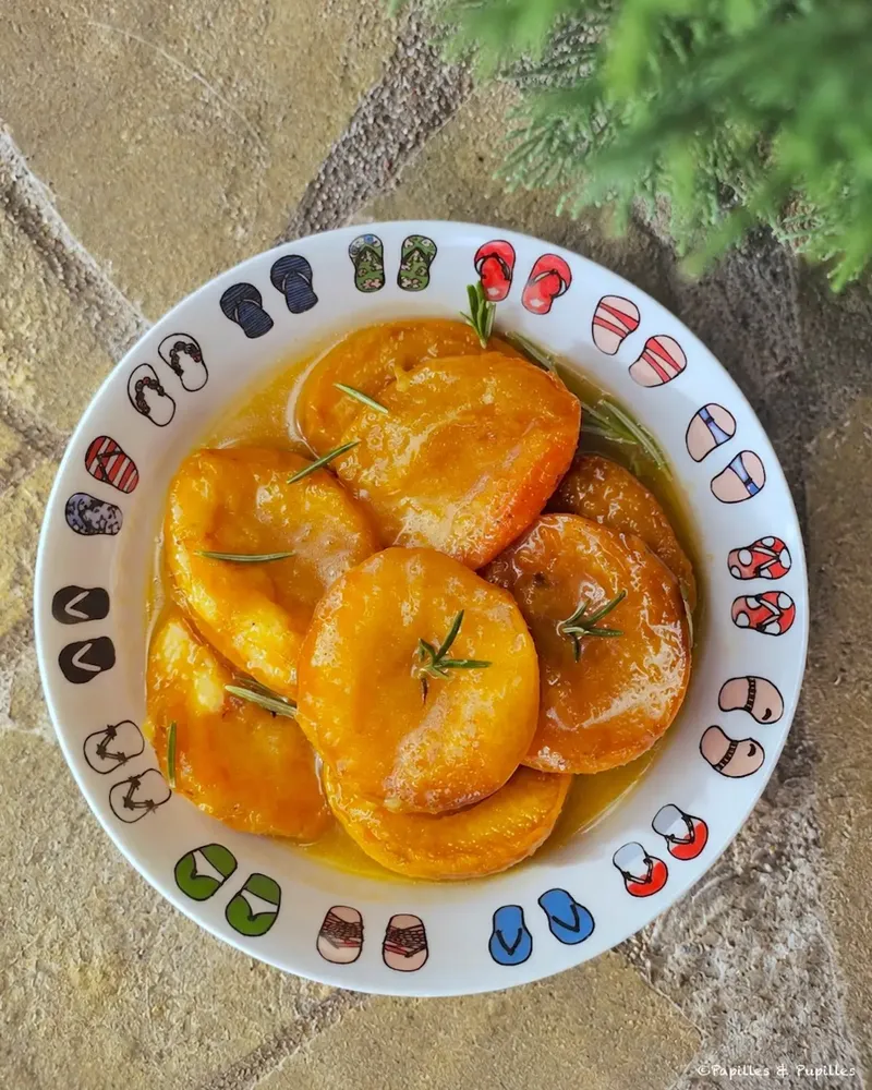 Abricots poêlés au miel et au romarin