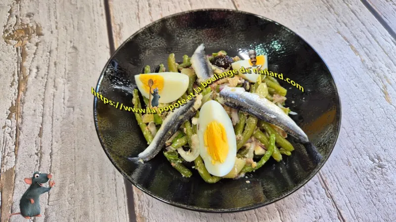 Salade de haricots verts au thon et aux anchois.