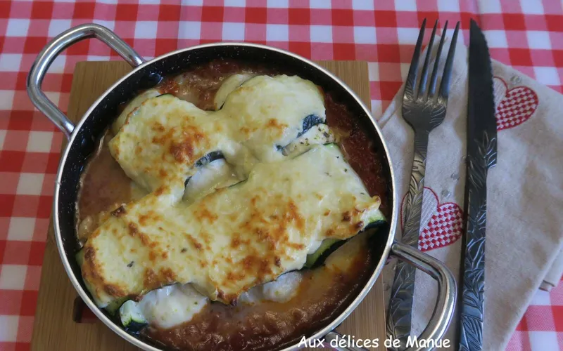 Roulés de courgette farcis à la ricotta en sauce tomate