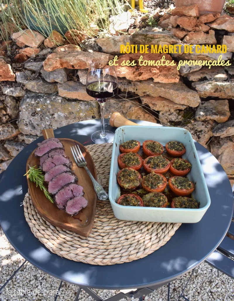 Rôti de magret de canard et ses tomates provençales