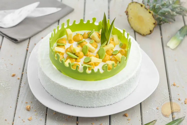 Entremets exotique : coco, mangue, ananas