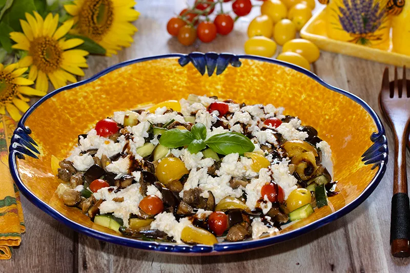 Salade d’aubergines rôties, tomates cerises et mozarella