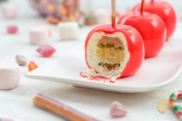 Pommes d’amour – Entremets pomme, caramel au beurre salé, spéculoos et mousse vanille