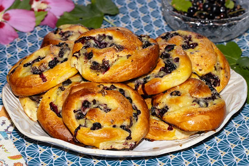 Brioches escargot aux cassis et crème pâtissière
