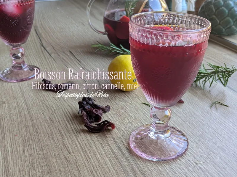 Boisson rafraichissante, hibiscus, romarin, citron, cannelle et miel