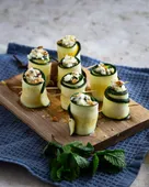 Roulés apéritifs courgette crue et feta