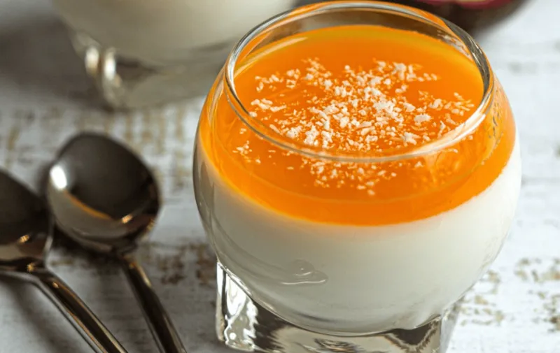 Panna cotta noix de coco et coulis passion